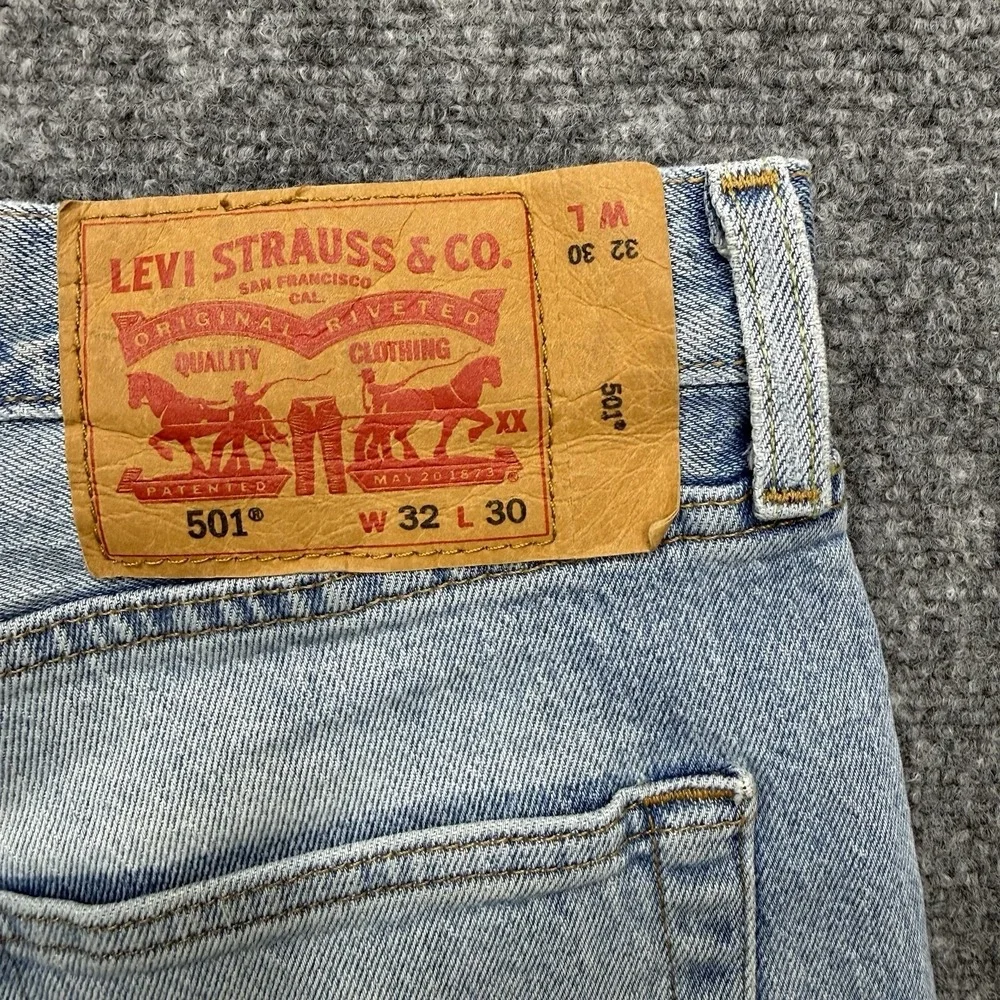 Levi's 501 straight leg buttonfly jeans men's size 32 32x30 faded